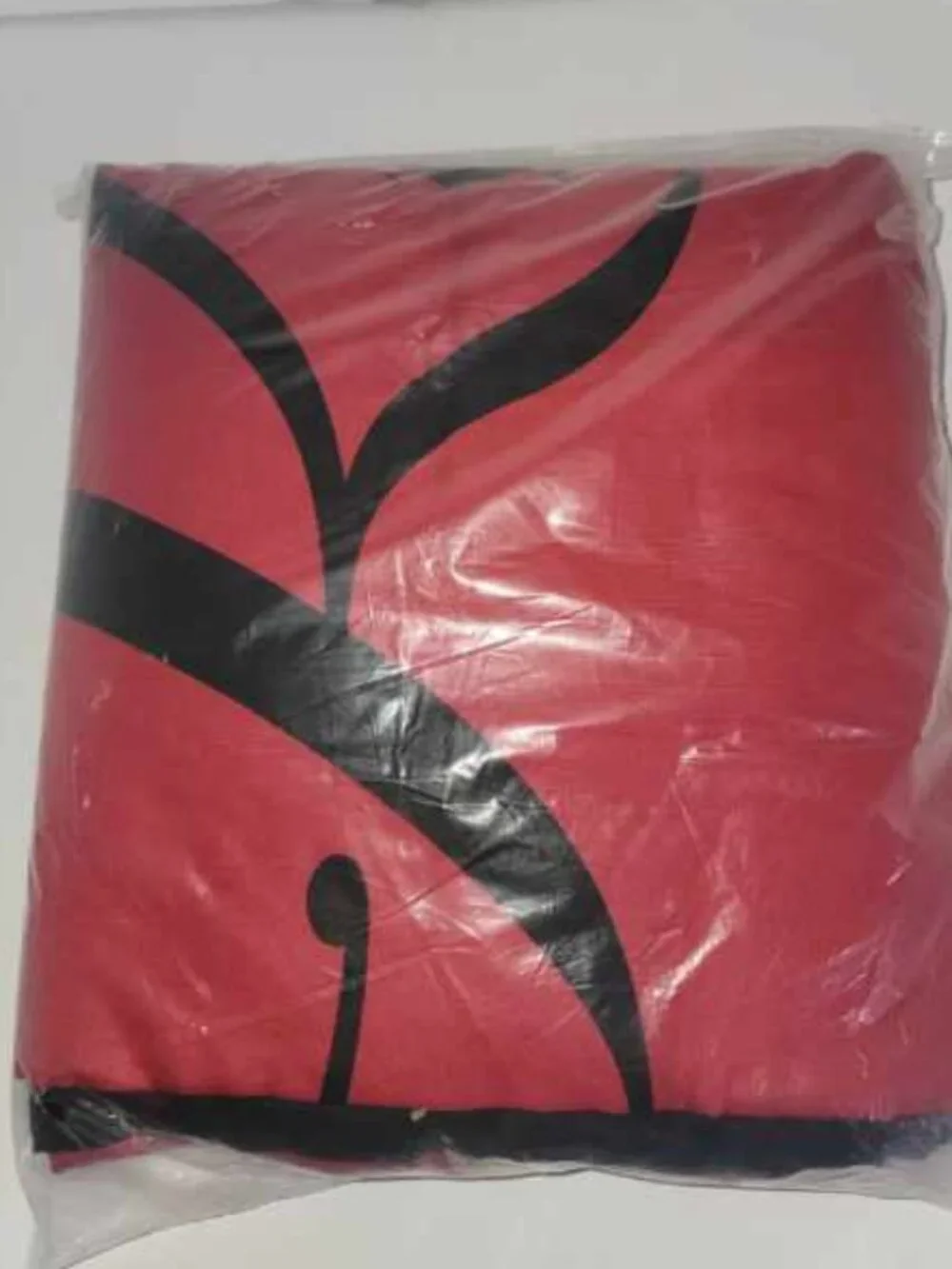 NWT King/Queen Duvet Cover with 2 matching pillowcases! Black & Red King Sized!